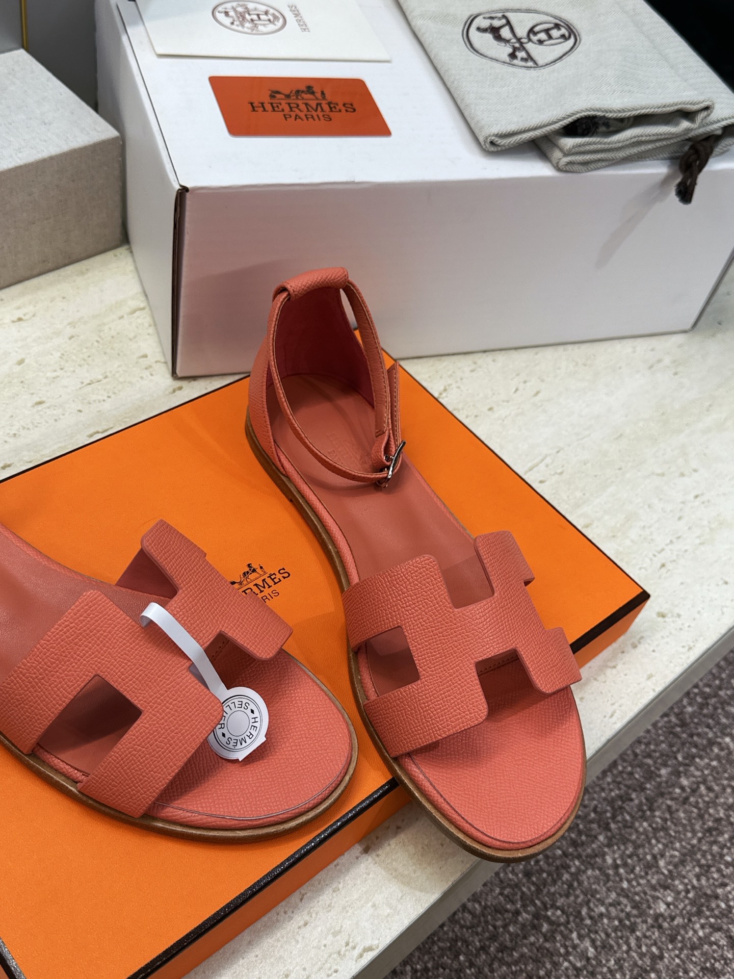 (配全套飞机盒) 莞货 顶级版 爱马仕 Hermes 春夏新色经典款 Santorini 拼色工字拖女鞋 H家平底圆头 (配全套飞机盒) 莞货 顶级版 爱马仕 Hermes 春夏新色经典款 Santorini 拼色工字拖女鞋 H家平底圆头