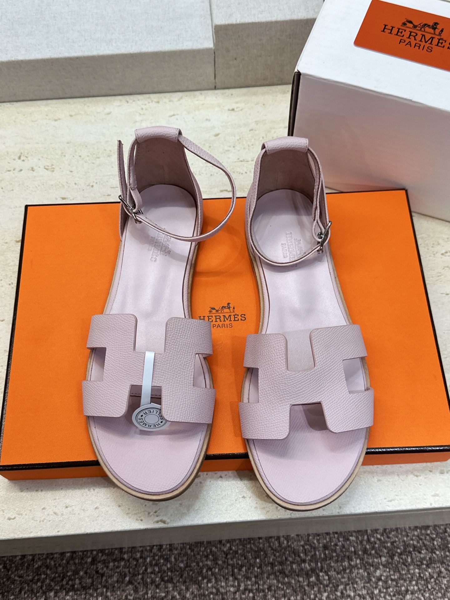 (配全套飞机盒) 莞货 顶级版 爱马仕 Hermes 春夏新色经典款 Santorini 拼色工字拖女鞋 H家平底圆头 (配全套飞机盒) 莞货 顶级版 爱马仕 Hermes 春夏新色经典款 Santorini 拼色工字拖女鞋 H家平底圆头