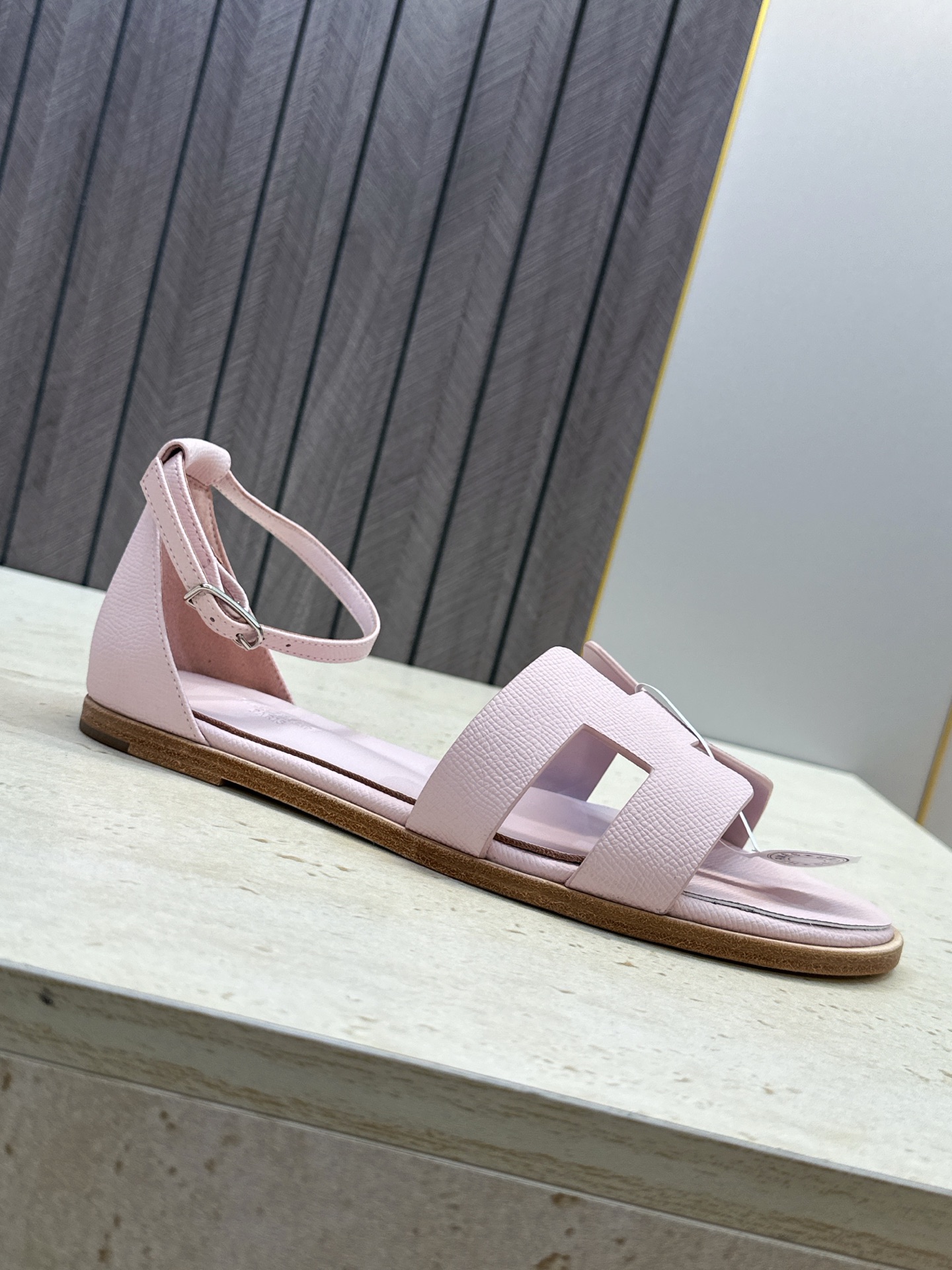 (配全套飞机盒) 莞货 顶级版 爱马仕 Hermes 春夏新色经典款 Santorini 拼色工字拖女鞋 H家平底圆头 (配全套飞机盒) 莞货 顶级版 爱马仕 Hermes 春夏新色经典款 Santorini 拼色工字拖女鞋 H家平底圆头