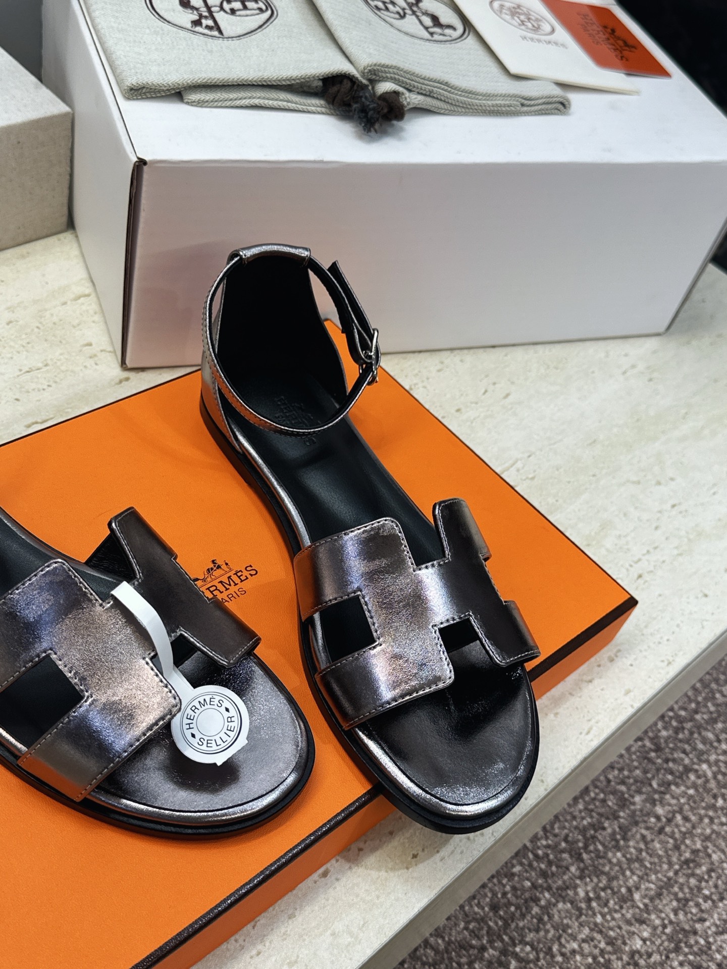 (配全套飞机盒) 莞货 顶级版 爱马仕 Hermes 春夏新色经典款 Santorini 拼色工字拖女鞋 H家平底圆头 (配全套飞机盒) 莞货 顶级版 爱马仕 Hermes 春夏新色经典款 Santorini 拼色工字拖女鞋 H家平底圆头