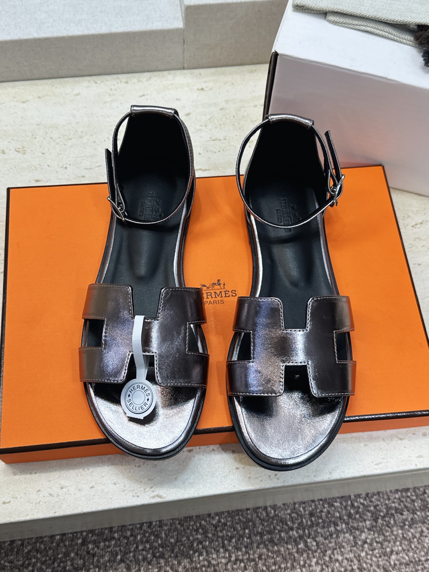 (配全套飞机盒) 莞货 顶级版 爱马仕 Hermes 春夏新色经典款 Santorini 拼色工字拖女鞋 H家平底圆头 (配全套飞机盒) 莞货 顶级版 爱马仕 Hermes 春夏新色经典款 Santorini 拼色工字拖女鞋 H家平底圆头