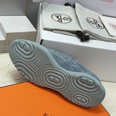 (配全套飞机盒) 顶级版 爱马仕 Hermes 2026春夏情侣新款 Neon 休闲系带百搭运动鞋 H家字母logo厚 (配全套飞机盒) 顶级版 爱马仕 Hermes 2026春夏情侣新款 Neon 休闲系带百搭运动鞋 H家字母logo厚