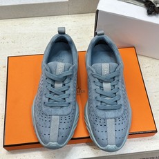 (配全套飞机盒) 顶级版 爱马仕 Hermes 2026春夏情侣新款 Neon 休闲系带百搭运动鞋 H家字母logo厚 (配全套飞机盒) 顶级版 爱马仕 Hermes 2026春夏情侣新款 Neon 休闲系带百搭运动鞋 H家字母logo厚