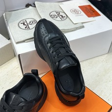 (配全套飞机盒) 顶级版 爱马仕 Hermes 2026春夏情侣新款 Neon 休闲系带百搭运动鞋 H家字母logo厚 (配全套飞机盒) 顶级版 爱马仕 Hermes 2026春夏情侣新款 Neon 休闲系带百搭运动鞋 H家字母logo厚