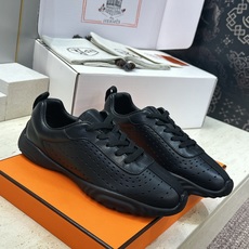 (配全套飞机盒) 顶级版 爱马仕 Hermes 2026春夏情侣新款 Neon 休闲系带百搭运动鞋 H家字母logo厚 (配全套飞机盒) 顶级版 爱马仕 Hermes 2026春夏情侣新款 Neon 休闲系带百搭运动鞋 H家字母logo厚