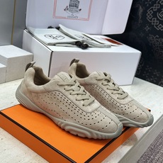(配全套飞机盒) 顶级版 爱马仕 Hermes 2026春夏情侣新款 Neon 休闲系带百搭运动鞋 H家字母logo厚 (配全套飞机盒) 顶级版 爱马仕 Hermes 2026春夏情侣新款 Neon 休闲系带百搭运动鞋 H家字母logo厚