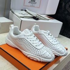 (配全套飞机盒) 顶级版 爱马仕 Hermes 2026春夏情侣新款 Neon 休闲系带百搭运动鞋 H家字母logo厚 (配全套飞机盒) 顶级版 爱马仕 Hermes 2026春夏情侣新款 Neon 休闲系带百搭运动鞋 H家字母logo厚