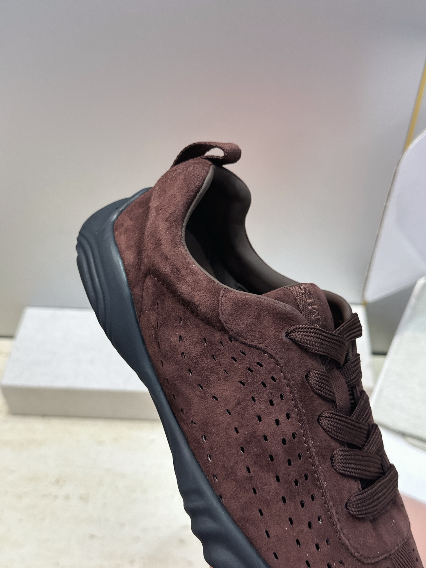(配全套飞机盒) 顶级版 爱马仕 Hermes 2026春夏情侣新款 Neon 休闲系带百搭运动鞋 H家字母logo厚 (配全套飞机盒) 顶级版 爱马仕 Hermes 2026春夏情侣新款 Neon 休闲系带百搭运动鞋 H家字母logo厚