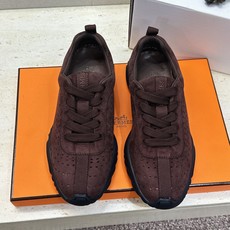 (配全套飞机盒) 顶级版 爱马仕 Hermes 2026春夏情侣新款 Neon 休闲系带百搭运动鞋 H家字母logo厚 (配全套飞机盒) 顶级版 爱马仕 Hermes 2026春夏情侣新款 Neon 休闲系带百搭运动鞋 H家字母logo厚