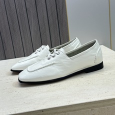 顶级版 Bottega Veneta 葆蝶家2026秋冬新款复古休闲小皮鞋 BV字母logo平底方头系带乐福女单鞋 材质 顶级版 Bottega Veneta 葆蝶家2026秋冬新款复古休闲小皮鞋 BV字母logo平底方头系带乐福女单鞋 材质