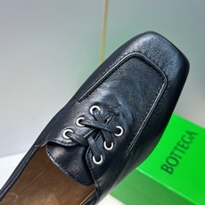 顶级版 Bottega Veneta 葆蝶家2026秋冬新款复古休闲小皮鞋 BV字母logo平底方头系带乐福女单鞋 材质 顶级版 Bottega Veneta 葆蝶家2026秋冬新款复古休闲小皮鞋 BV字母logo平底方头系带乐福女单鞋 材质