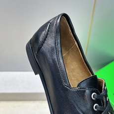 顶级版 Bottega Veneta 葆蝶家2026秋冬新款复古休闲小皮鞋 BV字母logo平底方头系带乐福女单鞋 材质 顶级版 Bottega Veneta 葆蝶家2026秋冬新款复古休闲小皮鞋 BV字母logo平底方头系带乐福女单鞋 材质