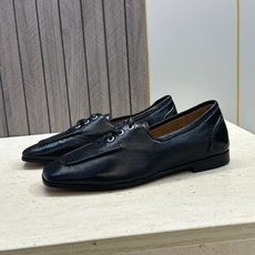 顶级版 Bottega Veneta 葆蝶家2026秋冬新款复古休闲小皮鞋 BV字母logo平底方头系带乐福女单鞋 材质 顶级版 Bottega Veneta 葆蝶家2026秋冬新款复古休闲小皮鞋 BV字母logo平底方头系带乐福女单鞋 材质