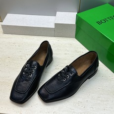 顶级版 Bottega Veneta 葆蝶家2026秋冬新款复古休闲小皮鞋 BV字母logo平底方头系带乐福女单鞋 材质 顶级版 Bottega Veneta 葆蝶家2026秋冬新款复古休闲小皮鞋 BV字母logo平底方头系带乐福女单鞋 材质