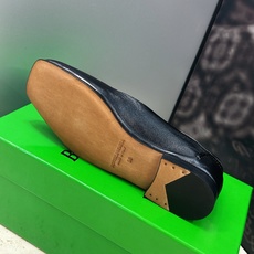 顶级版 Bottega Veneta 葆蝶家2026秋冬新款复古休闲小皮鞋 BV字母logo平底方头系带乐福女单鞋 材质 顶级版 Bottega Veneta 葆蝶家2026秋冬新款复古休闲小皮鞋 BV字母logo平底方头系带乐福女单鞋 材质