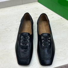 顶级版 Bottega Veneta 葆蝶家2026秋冬新款复古休闲小皮鞋 BV字母logo平底方头系带乐福女单鞋 材质 顶级版 Bottega Veneta 葆蝶家2026秋冬新款复古休闲小皮鞋 BV字母logo平底方头系带乐福女单鞋 材质