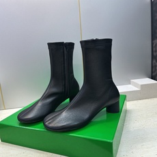 顶级版 Bottega Veneta 葆蝶家2026秋冬新款复古粗跟弹力马丁女短靴 BV字母logo低跟圆头侧拉链机车骑 顶级版 Bottega Veneta 葆蝶家2026秋冬新款复古粗跟弹力马丁女短靴 BV字母logo低跟圆头侧拉链机车骑