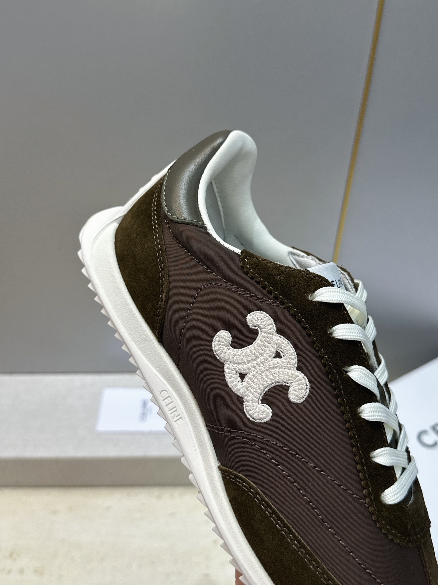 CELINE 2026秋冬新款厚底系带休闲徳训女鞋  赛琳字母logo圆头拼色运动老爹阿甘跑鞋 材质：鞋面进口羊猄皮/环