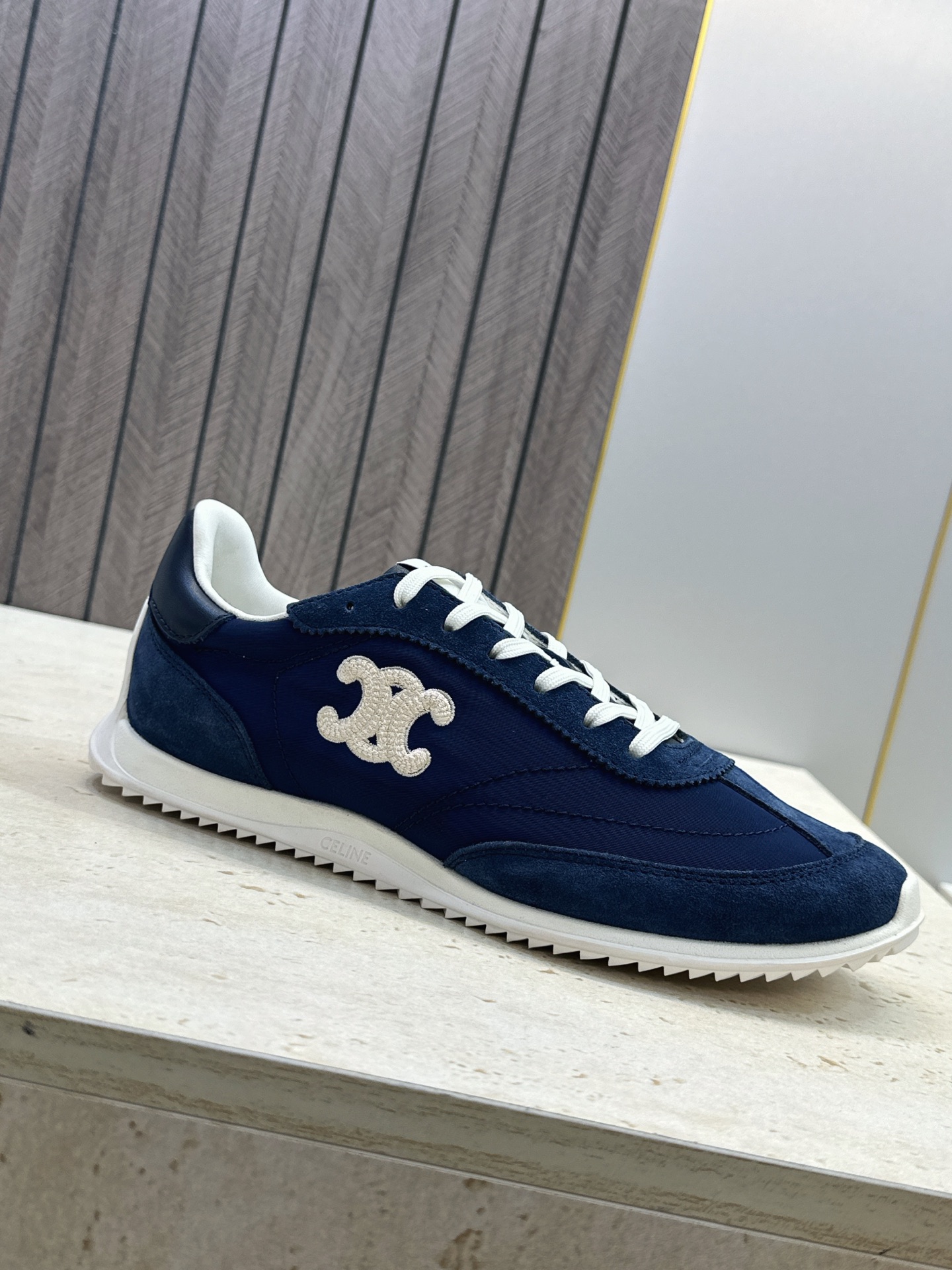 CELINE 2026秋冬新款厚底系带休闲徳训女鞋  赛琳字母logo圆头拼色运动老爹阿甘跑鞋 材质：鞋面进口羊猄皮/环
