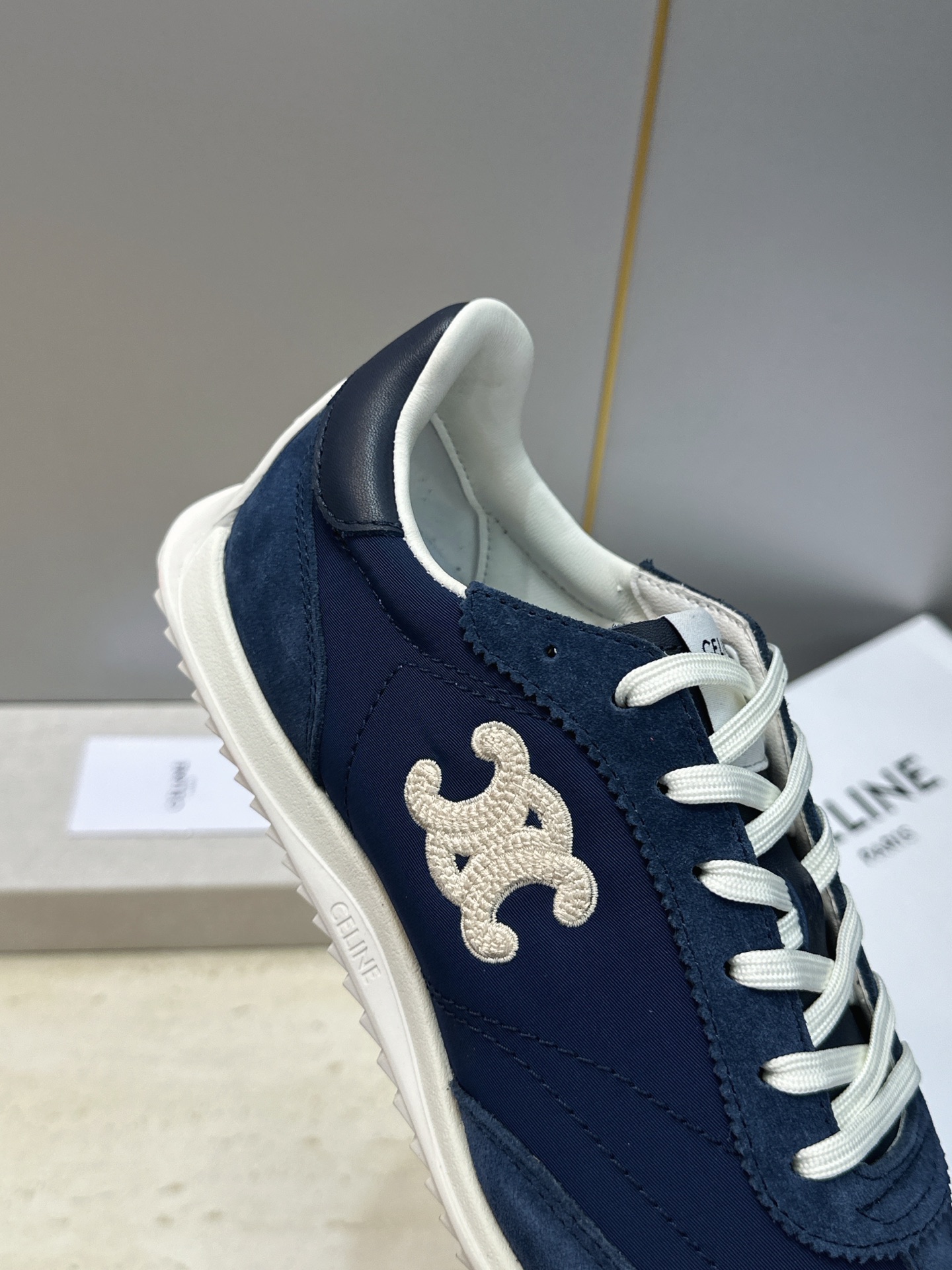CELINE 2026秋冬新款厚底系带休闲徳训女鞋  赛琳字母logo圆头拼色运动老爹阿甘跑鞋 材质：鞋面进口羊猄皮/环