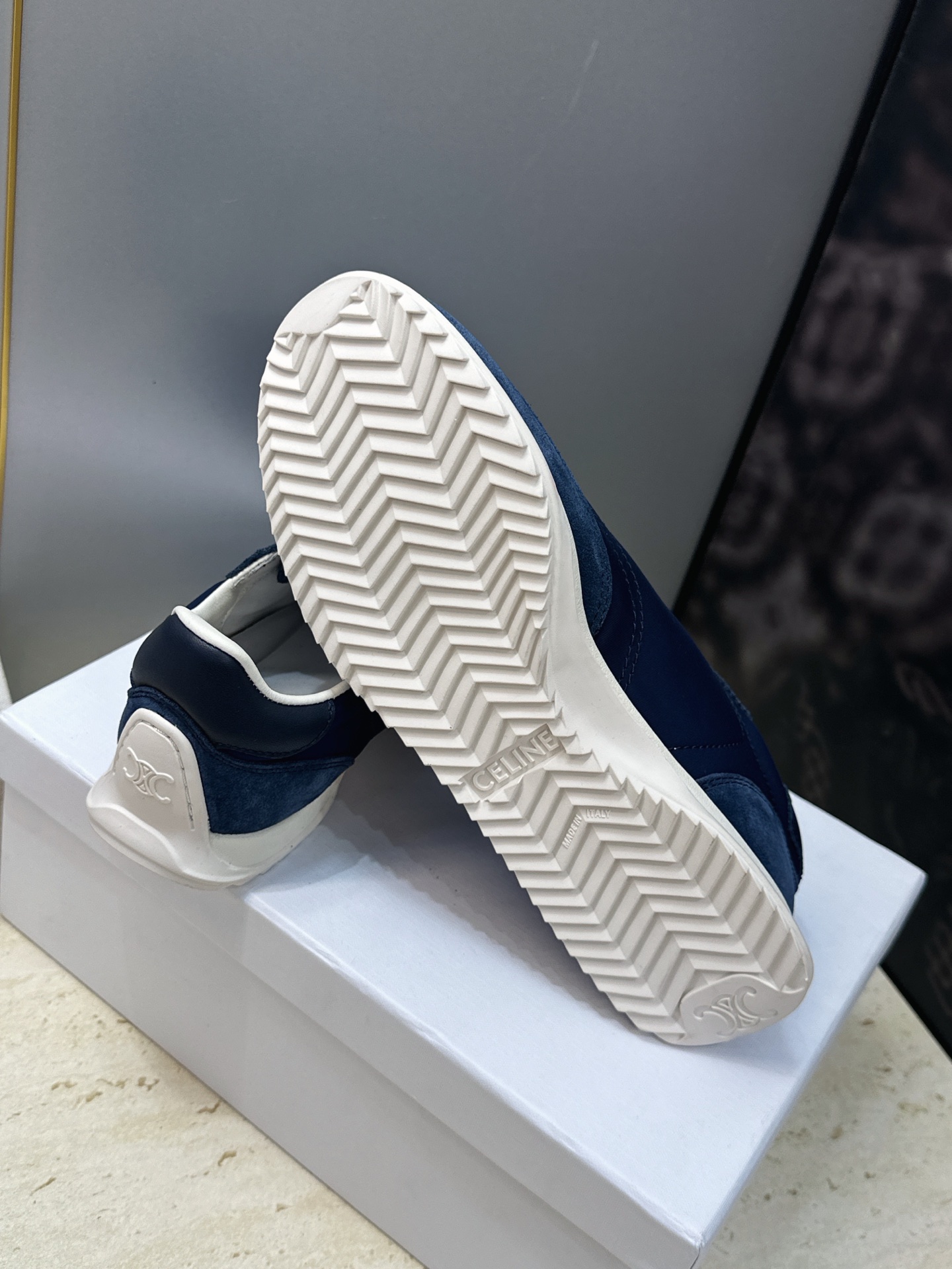 CELINE 2026秋冬新款厚底系带休闲徳训女鞋  赛琳字母logo圆头拼色运动老爹阿甘跑鞋 材质：鞋面进口羊猄皮/环