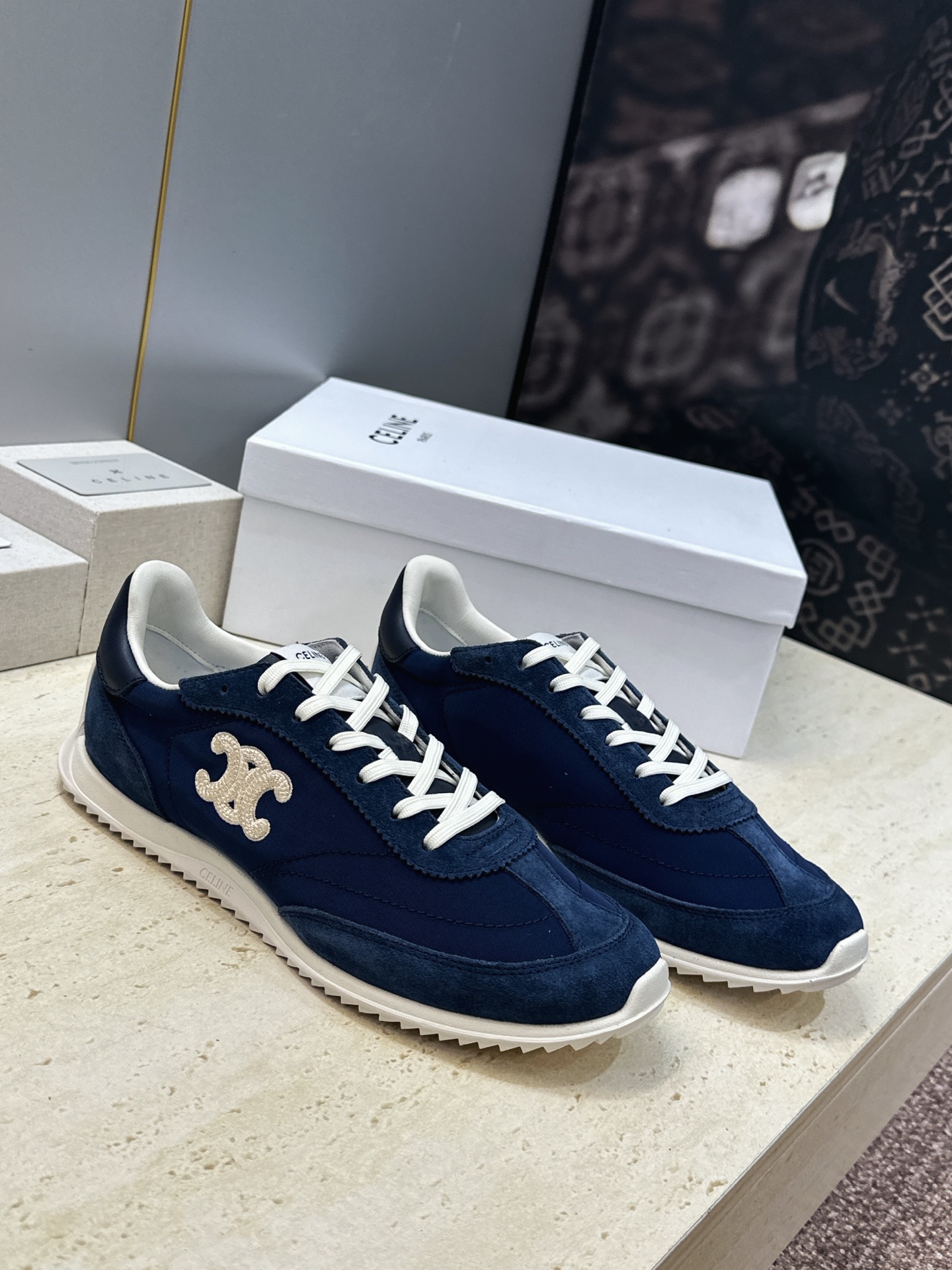 CELINE 2026秋冬新款厚底系带休闲徳训女鞋  赛琳字母logo圆头拼色运动老爹阿甘跑鞋 材质：鞋面进口羊猄皮/环