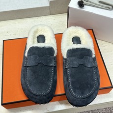 (配全套飞机盒) 顶级版 爱马仕 Hermes 秋冬经典情侣款Lazy防寒保暖羊羔毛豆豆鞋 H家平底圆头时尚休闲居家穆勒 (配全套飞机盒) 顶级版 爱马仕 Hermes 秋冬经典情侣款Lazy防寒保暖羊羔毛豆豆鞋 H家平底圆头时尚休闲居家穆勒