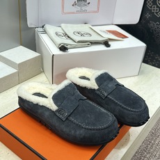(配全套飞机盒) 顶级版 爱马仕 Hermes 秋冬经典情侣款Lazy防寒保暖羊羔毛豆豆鞋 H家平底圆头时尚休闲居家穆勒 (配全套飞机盒) 顶级版 爱马仕 Hermes 秋冬经典情侣款Lazy防寒保暖羊羔毛豆豆鞋 H家平底圆头时尚休闲居家穆勒