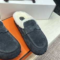 (配全套飞机盒) 顶级版 爱马仕 Hermes 秋冬经典情侣款Lazy防寒保暖羊羔毛豆豆鞋 H家平底圆头时尚休闲居家穆勒 (配全套飞机盒) 顶级版 爱马仕 Hermes 秋冬经典情侣款Lazy防寒保暖羊羔毛豆豆鞋 H家平底圆头时尚休闲居家穆勒