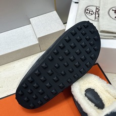 (配全套飞机盒) 顶级版 爱马仕 Hermes 秋冬经典情侣款Lazy防寒保暖羊羔毛豆豆鞋 H家平底圆头时尚休闲居家穆勒 (配全套飞机盒) 顶级版 爱马仕 Hermes 秋冬经典情侣款Lazy防寒保暖羊羔毛豆豆鞋 H家平底圆头时尚休闲居家穆勒