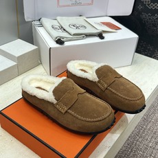 (配全套飞机盒) 顶级版 爱马仕 Hermes 秋冬经典情侣款Lazy防寒保暖羊羔毛豆豆鞋 H家平底圆头时尚休闲居家穆勒 (配全套飞机盒) 顶级版 爱马仕 Hermes 秋冬经典情侣款Lazy防寒保暖羊羔毛豆豆鞋 H家平底圆头时尚休闲居家穆勒