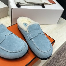 (配全套飞机盒) 顶级版 爱马仕 Hermes 秋冬经典情侣款Lazy防寒保暖羊羔毛豆豆鞋 H家平底圆头时尚休闲居家穆勒 (配全套飞机盒) 顶级版 爱马仕 Hermes 秋冬经典情侣款Lazy防寒保暖羊羔毛豆豆鞋 H家平底圆头时尚休闲居家穆勒