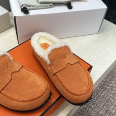 (配全套飞机盒) 顶级版 爱马仕 Hermes 秋冬经典情侣款Lazy防寒保暖羊羔毛豆豆鞋 H家平底圆头时尚休闲居家穆勒 (配全套飞机盒) 顶级版 爱马仕 Hermes 秋冬经典情侣款Lazy防寒保暖羊羔毛豆豆鞋 H家平底圆头时尚休闲居家穆勒