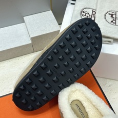 (配全套飞机盒) 顶级版 爱马仕 Hermes 秋冬经典情侣款Lazy防寒保暖羊羔毛豆豆鞋 H家平底圆头时尚休闲居家穆勒 (配全套飞机盒) 顶级版 爱马仕 Hermes 秋冬经典情侣款Lazy防寒保暖羊羔毛豆豆鞋 H家平底圆头时尚休闲居家穆勒