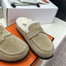 (配全套飞机盒) 顶级版 爱马仕 Hermes 秋冬经典情侣款Lazy防寒保暖羊羔毛豆豆鞋 H家平底圆头时尚休闲居家穆勒 (配全套飞机盒) 顶级版 爱马仕 Hermes 秋冬经典情侣款Lazy防寒保暖羊羔毛豆豆鞋 H家平底圆头时尚休闲居家穆勒