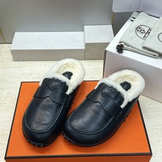 (配全套飞机盒) 顶级版 爱马仕 Hermes 秋冬经典情侣款Lazy防寒保暖羊羔毛豆豆鞋 H家平底圆头时尚休闲居家穆勒 (配全套飞机盒) 顶级版 爱马仕 Hermes 秋冬经典情侣款Lazy防寒保暖羊羔毛豆豆鞋 H家平底圆头时尚休闲居家穆勒