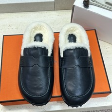 (配全套飞机盒) 顶级版 爱马仕 Hermes 秋冬经典情侣款Lazy防寒保暖羊羔毛豆豆鞋 H家平底圆头时尚休闲居家穆勒 (配全套飞机盒) 顶级版 爱马仕 Hermes 秋冬经典情侣款Lazy防寒保暖羊羔毛豆豆鞋 H家平底圆头时尚休闲居家穆勒