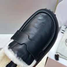 (配全套飞机盒) 顶级版 爱马仕 Hermes 秋冬经典情侣款Lazy防寒保暖羊羔毛豆豆鞋 H家平底圆头时尚休闲居家穆勒 (配全套飞机盒) 顶级版 爱马仕 Hermes 秋冬经典情侣款Lazy防寒保暖羊羔毛豆豆鞋 H家平底圆头时尚休闲居家穆勒