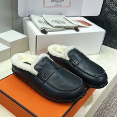(配全套飞机盒) 顶级版 爱马仕 Hermes 秋冬经典情侣款Lazy防寒保暖羊羔毛豆豆鞋 H家平底圆头时尚休闲居家穆勒 (配全套飞机盒) 顶级版 爱马仕 Hermes 秋冬经典情侣款Lazy防寒保暖羊羔毛豆豆鞋 H家平底圆头时尚休闲居家穆勒