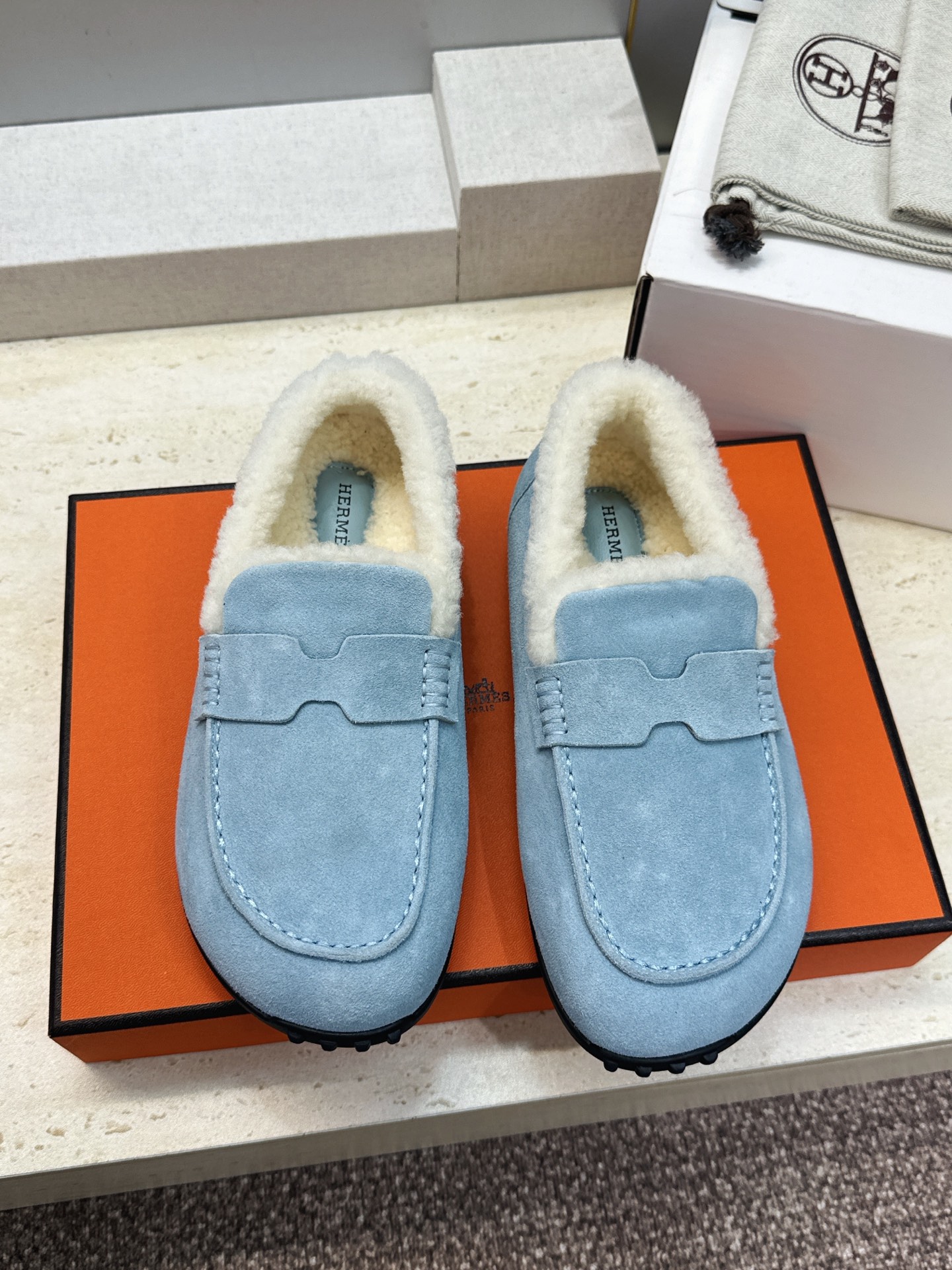 (配全套飞机盒) 顶级版 爱马仕 Hermes 秋冬经典情侣款Lazy防寒保暖羊羔毛豆豆鞋 H家平底圆头时尚休闲乐福单鞋 (配全套飞机盒) 顶级版 爱马仕 Hermes 秋冬经典情侣款Lazy防寒保暖羊羔毛豆豆鞋 H家平底圆头时尚休闲乐福单鞋