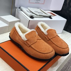 (配全套飞机盒) 顶级版 爱马仕 Hermes 秋冬经典情侣款Lazy防寒保暖羊羔毛豆豆鞋 H家平底圆头时尚休闲乐福单鞋 (配全套飞机盒) 顶级版 爱马仕 Hermes 秋冬经典情侣款Lazy防寒保暖羊羔毛豆豆鞋 H家平底圆头时尚休闲乐福单鞋