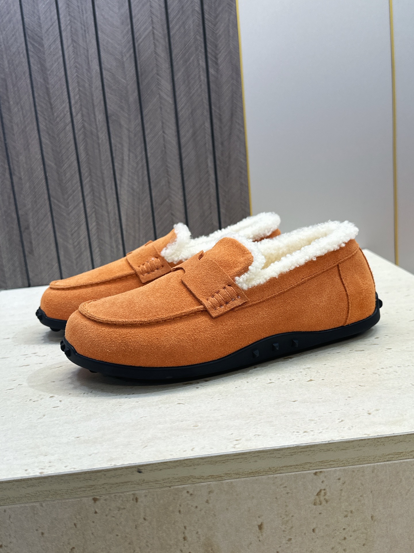 (配全套飞机盒) 顶级版 爱马仕 Hermes 秋冬经典情侣款Lazy防寒保暖羊羔毛豆豆鞋 H家平底圆头时尚休闲乐福单鞋 (配全套飞机盒) 顶级版 爱马仕 Hermes 秋冬经典情侣款Lazy防寒保暖羊羔毛豆豆鞋 H家平底圆头时尚休闲乐福单鞋