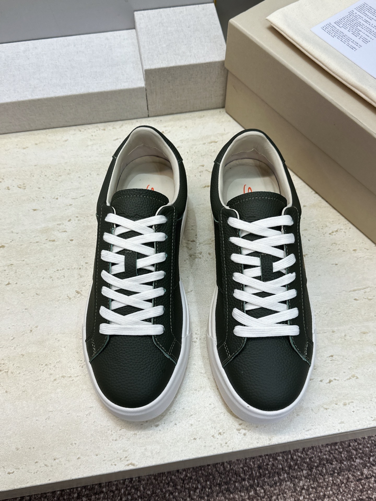 (仅男码) Santoni 2026秋冬新款系带舒适休闲时尚男鞋 圣东尼字母logo厚底圆头拼色百搭拼色滑板鞋 材质: (仅男码) Santoni 2026秋冬新款系带舒适休闲时尚男鞋 圣东尼字母logo厚底圆头拼色百搭拼色滑板鞋 材质: