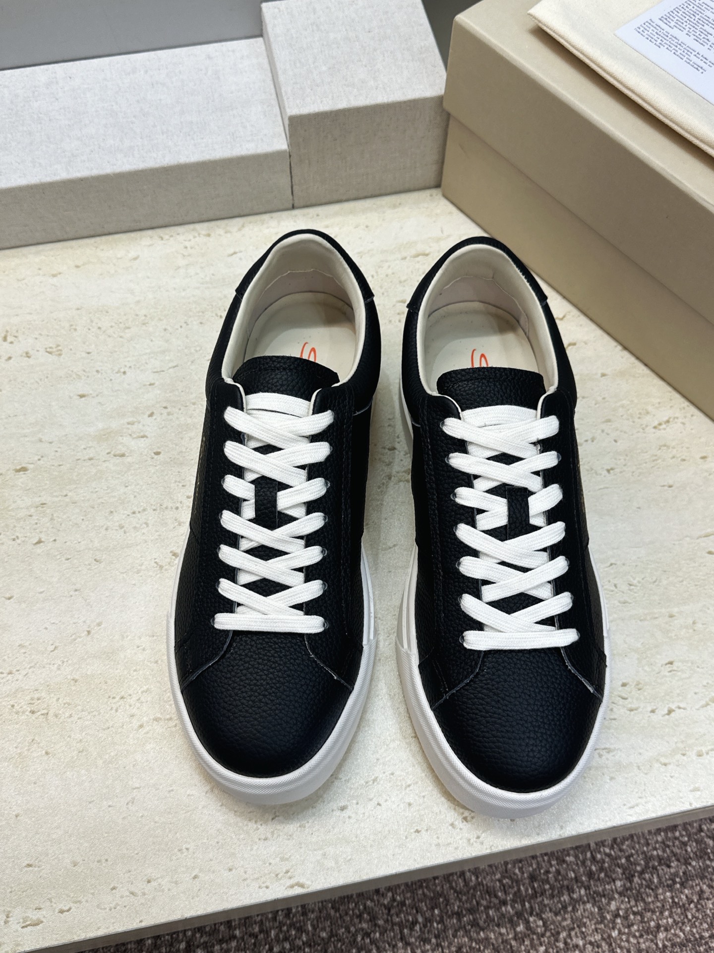 (仅男码) Santoni 2026秋冬新款系带舒适休闲时尚男鞋 圣东尼字母logo厚底圆头拼色百搭拼色滑板鞋 材质: (仅男码) Santoni 2026秋冬新款系带舒适休闲时尚男鞋 圣东尼字母logo厚底圆头拼色百搭拼色滑板鞋 材质: