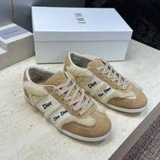 迪奥 Dior 2026春夏新款Ribbon系带休闲帆布运动小白鞋 CD字母logo织带平底圆头拼色阿甘德训鞋 材质: 迪奥 Dior 2026春夏新款Ribbon系带休闲帆布运动小白鞋 CD字母logo织带平底圆头拼色阿甘德训鞋 材质: