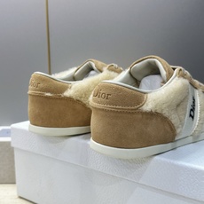 迪奥 Dior 2026春夏新款Ribbon系带休闲帆布运动小白鞋 CD字母logo织带平底圆头拼色阿甘德训鞋 材质: 迪奥 Dior 2026春夏新款Ribbon系带休闲帆布运动小白鞋 CD字母logo织带平底圆头拼色阿甘德训鞋 材质: