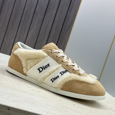 迪奥 Dior 2026春夏新款Ribbon系带休闲帆布运动小白鞋 CD字母logo织带平底圆头拼色阿甘德训鞋 材质: 迪奥 Dior 2026春夏新款Ribbon系带休闲帆布运动小白鞋 CD字母logo织带平底圆头拼色阿甘德训鞋 材质: