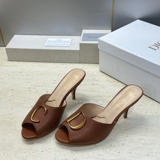 迪奥 DIOR 2026春夏走秀新款C’est高定系列高跟尖头女鞋 明星同款CD字母logo五金扣鱼嘴露趾拼色凉拖鞋 迪奥 DIOR 2026春夏走秀新款C’est高定系列高跟尖头女鞋 明星同款CD字母logo五金扣鱼嘴露趾拼色凉拖鞋