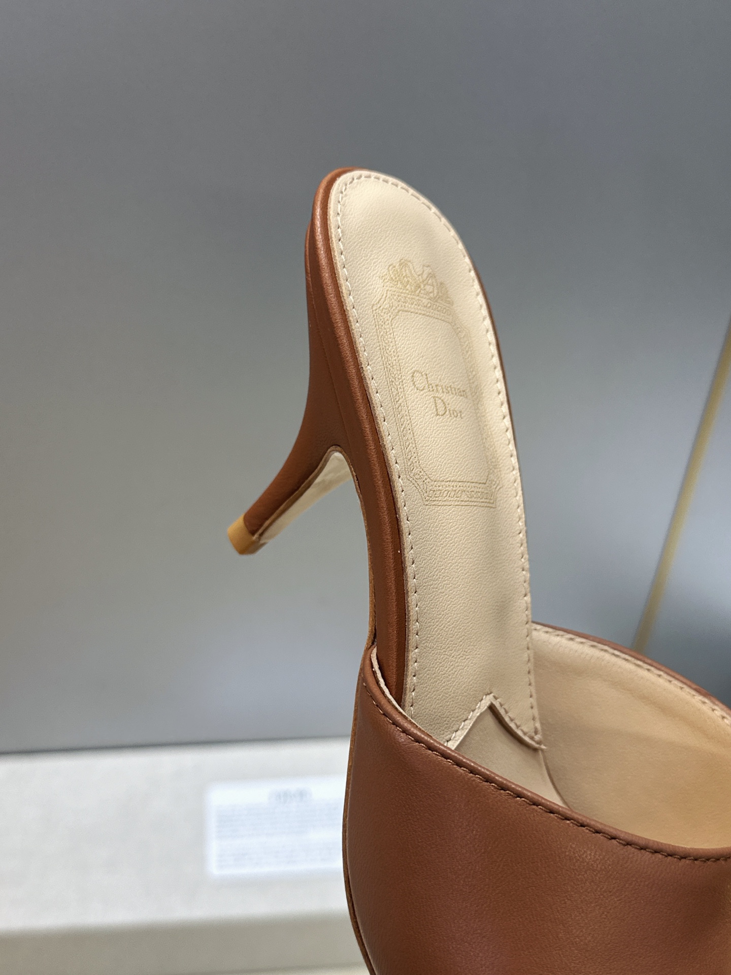 迪奥 DIOR 2026春夏走秀新款C’est高定系列高跟尖头女鞋 明星同款CD字母logo五金扣鱼嘴露趾拼色凉拖鞋 迪奥 DIOR 2026春夏走秀新款C’est高定系列高跟尖头女鞋 明星同款CD字母logo五金扣鱼嘴露趾拼色凉拖鞋