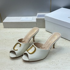 迪奥 DIOR 2026春夏走秀新款C’est高定系列高跟尖头女鞋 明星同款CD字母logo五金扣鱼嘴露趾拼色凉拖鞋 迪奥 DIOR 2026春夏走秀新款C’est高定系列高跟尖头女鞋 明星同款CD字母logo五金扣鱼嘴露趾拼色凉拖鞋